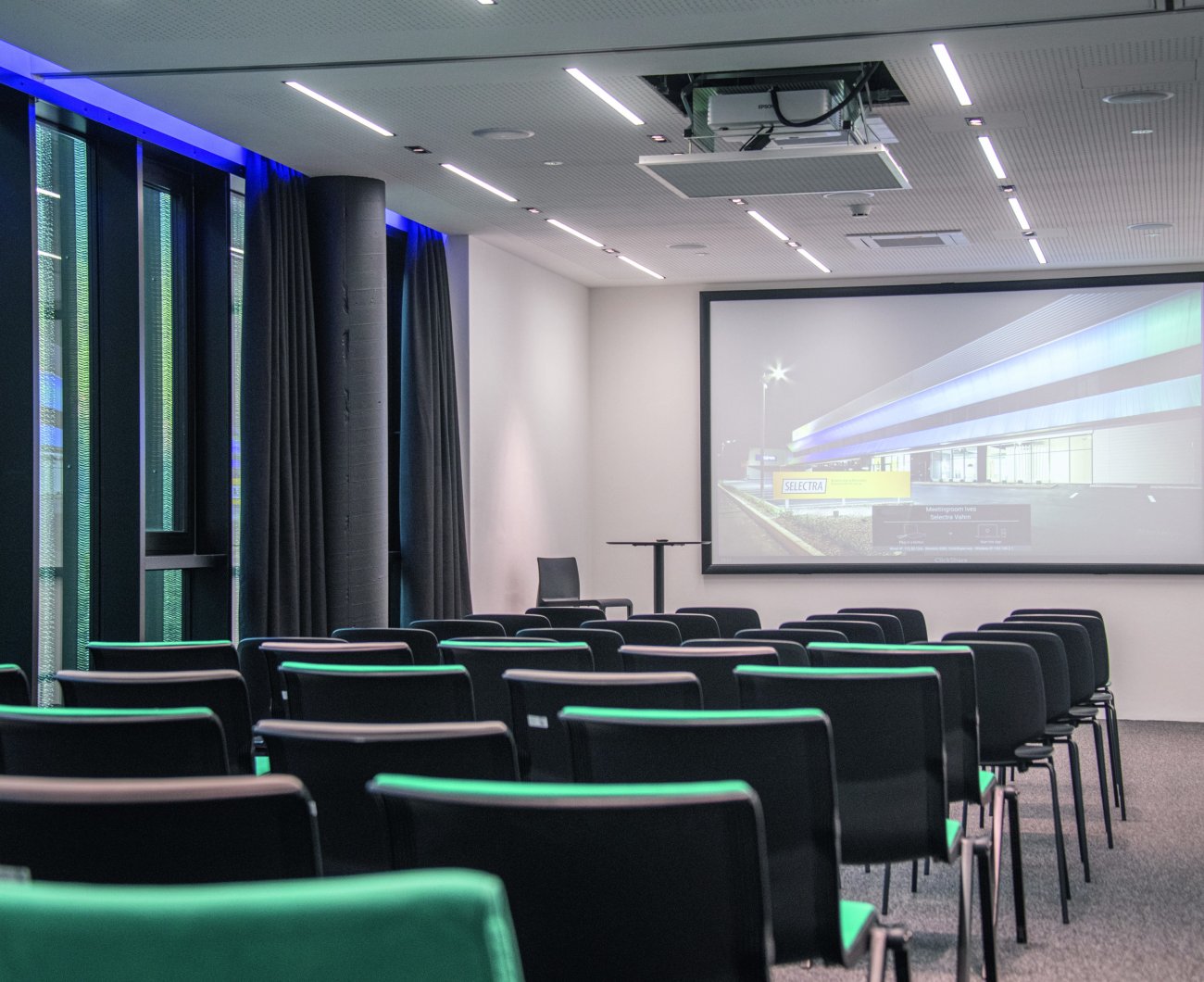 großer Meetingraum Vahrn sitzungssaal_2.jpg